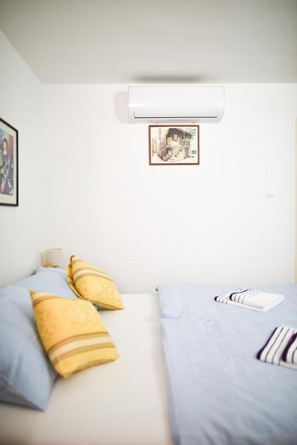 Luka'S Amber Rooms In The Center Of Trogir Exterior foto